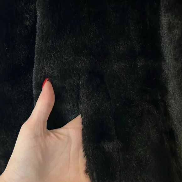 Black fur coat medium size medium - Picture 3 of 3
